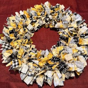 Handmade 15” Fabric Rag Tie Wreath Honey 🍯 Bee 🐝